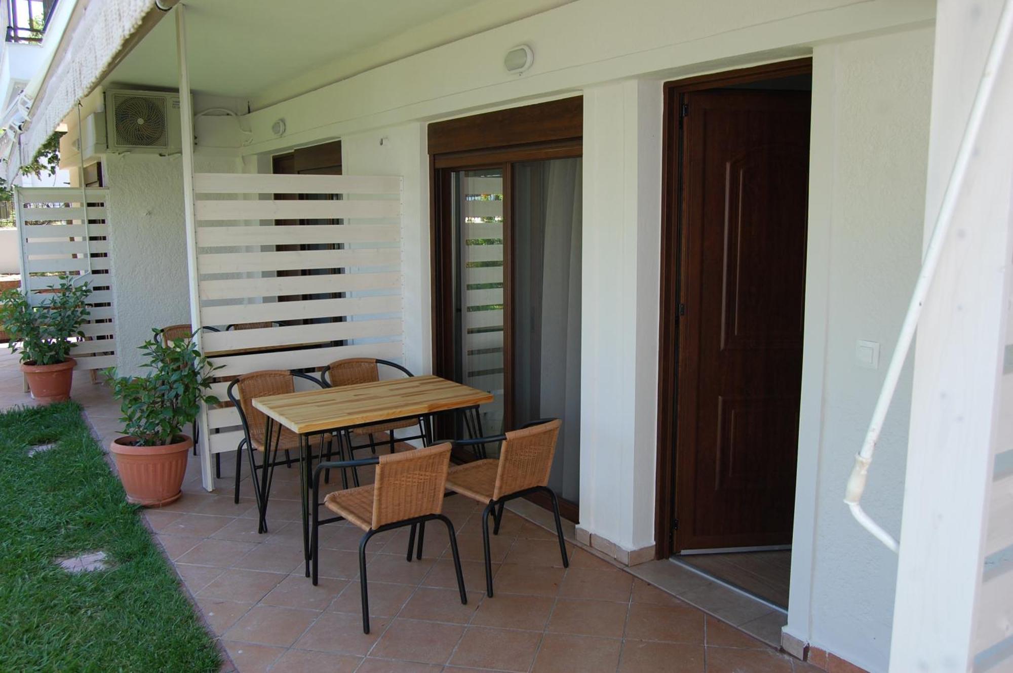 Melachrini Apartments Vrasná Екстериор снимка